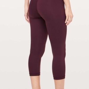 Women's Wunder Under Cropped Legging Size 6